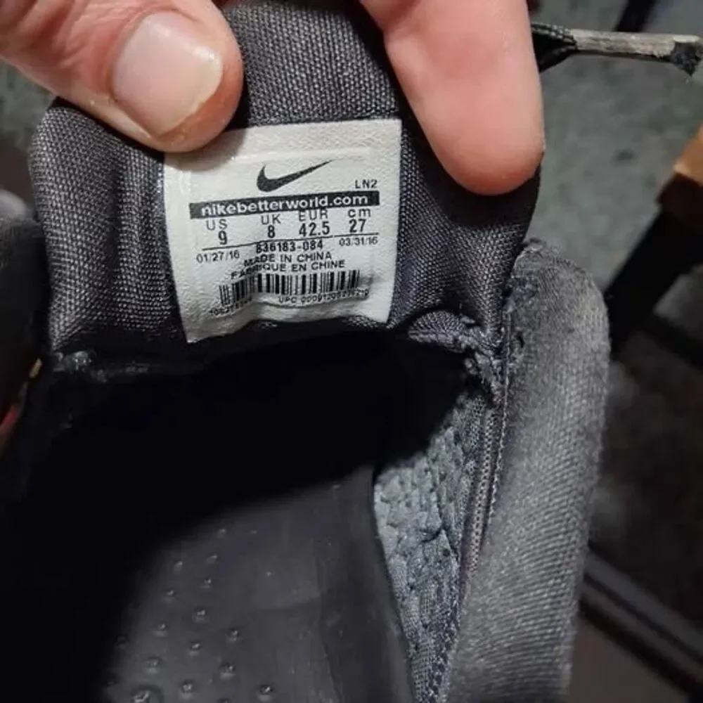 Kobes Men's size 9